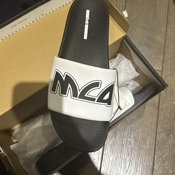 New in Box Unisex Alexander McQueen Slides - Picture 4 of 4